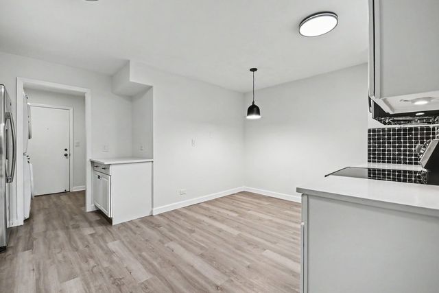 1671 Mission Hills Road 201, Northbrook, IL 60062