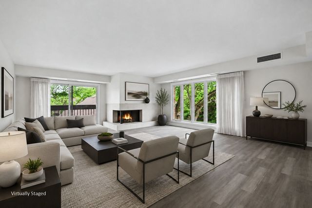 1671 Mission Hills Road 201, Northbrook, IL 60062