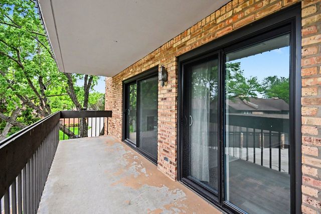 1671 Mission Hills Road 201, Northbrook, IL 60062