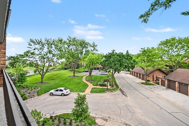 1671 Mission Hills Road 201, Northbrook, IL 60062