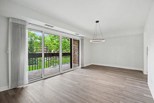 1671 Mission Hills Road 201, Northbrook, IL 60062