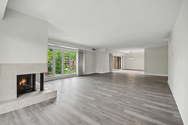 1671 Mission Hills Road 201, Northbrook, IL 60062