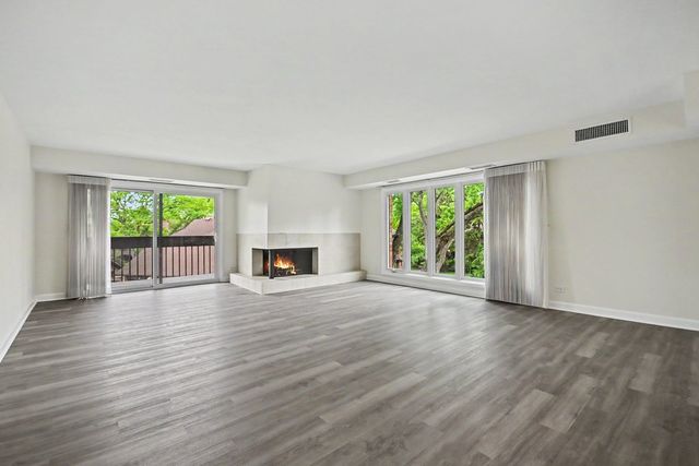 1671 Mission Hills Road 201, Northbrook, IL 60062