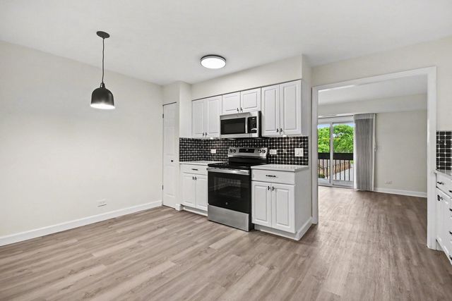 1671 Mission Hills Road 201, Northbrook, IL 60062