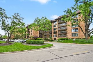 1671 Mission Hills Road 201, Northbrook, IL 60062