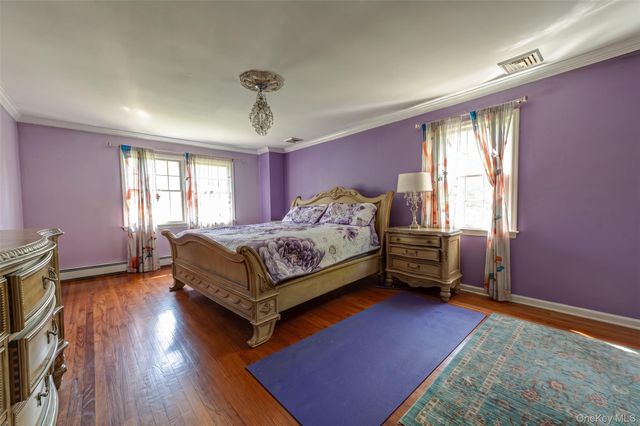 220 Windsor Avenue, Brightwaters, NY 11718