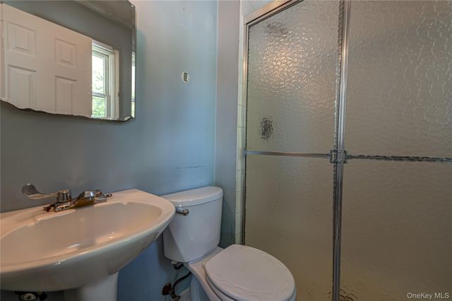 220 Windsor Avenue, Brightwaters, NY 11718