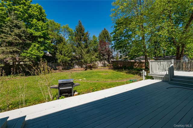 220 Windsor Avenue, Brightwaters, NY 11718