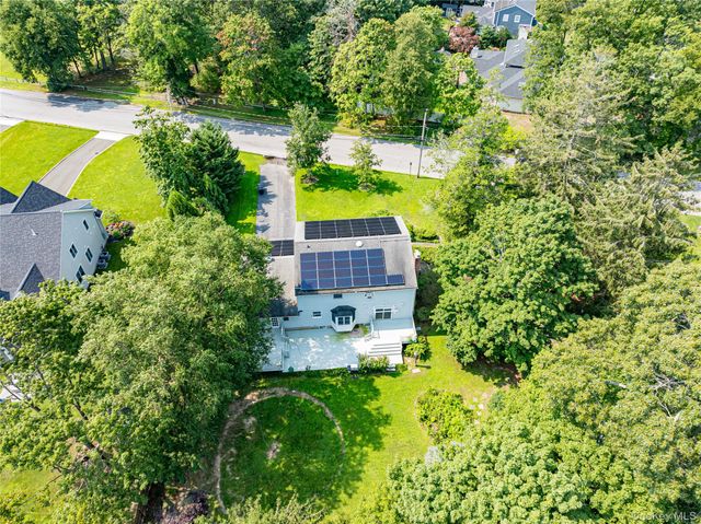 220 Windsor Avenue, Brightwaters, NY 11718