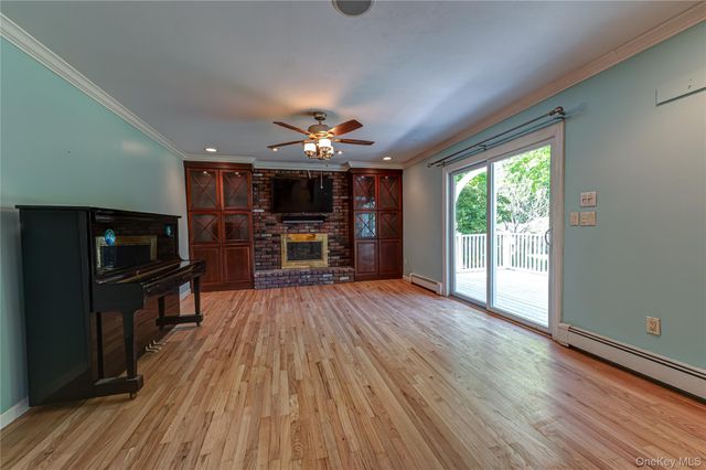 220 Windsor Avenue, Brightwaters, NY 11718