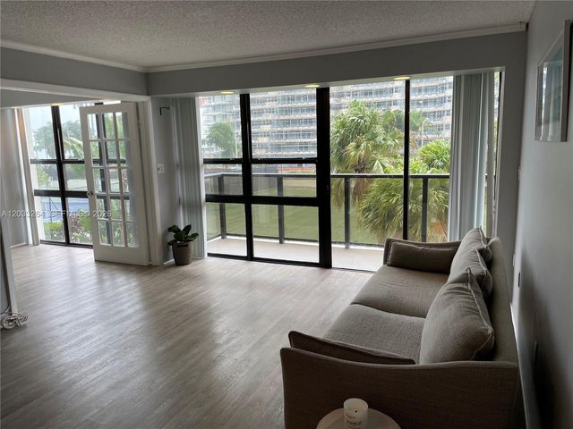 600 NE 36th St 211, Miami, FL 33137