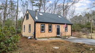 11 Shallow Pond Ln, Falmouth, MA 02536