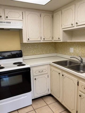 1051 79TH AVENUE N 212, St Petersburg, FL 33702