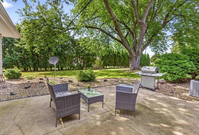 213 W WEILAND AVENUE, Appleton, WI 54911