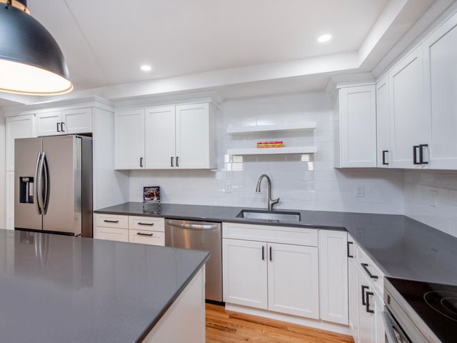 1216 Trailwood S, Hopkins, MN 55343