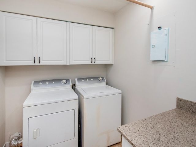 1216 Trailwood S, Hopkins, MN 55343