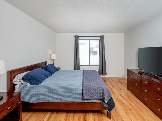 1216 Trailwood S, Hopkins, MN 55343