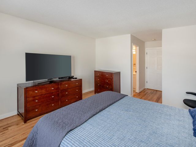 1216 Trailwood S, Hopkins, MN 55343