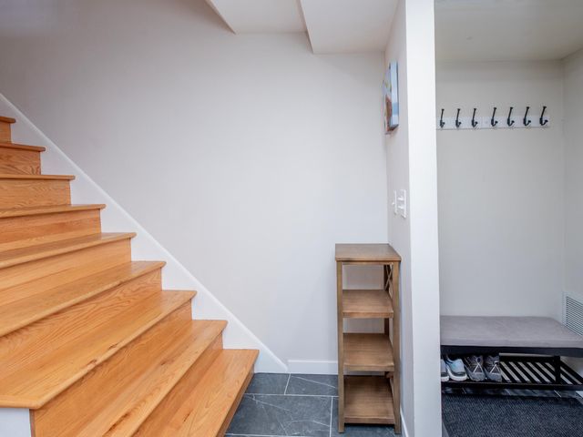 1216 Trailwood S, Hopkins, MN 55343