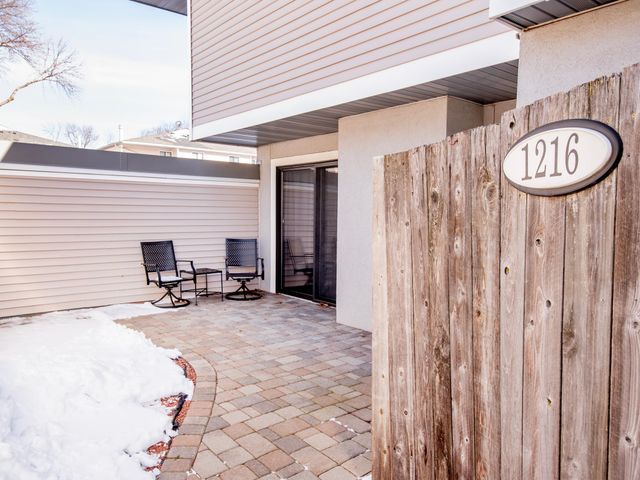 1216 Trailwood S, Hopkins, MN 55343