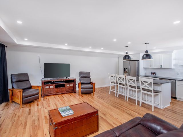 1216 Trailwood S, Hopkins, MN 55343