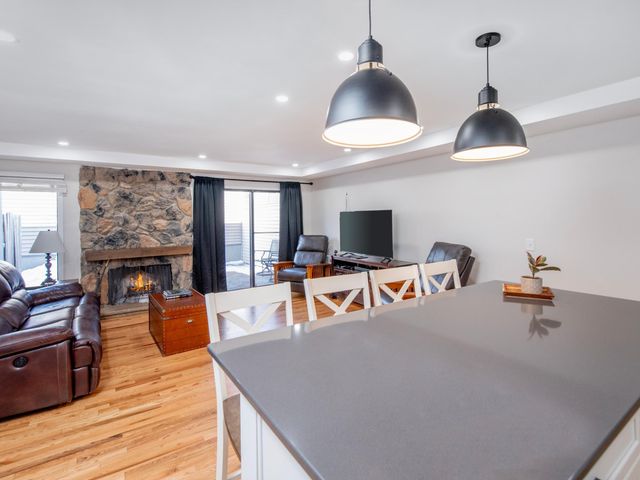 1216 Trailwood S, Hopkins, MN 55343