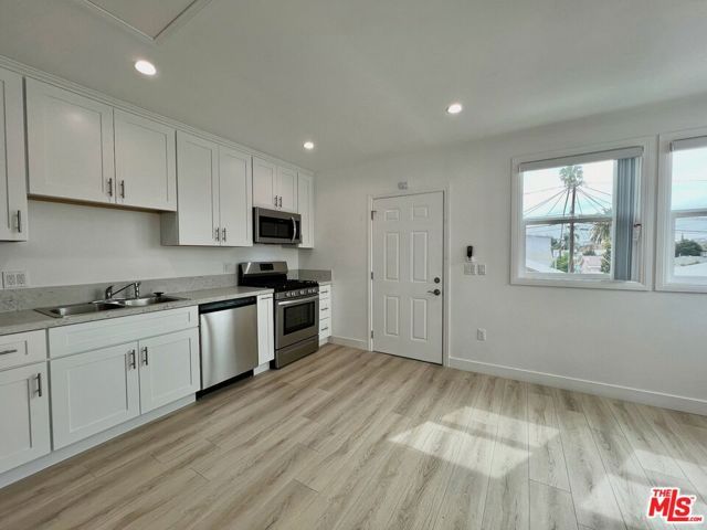 1321 N Normandie Avenue, Los Angeles, CA 90027