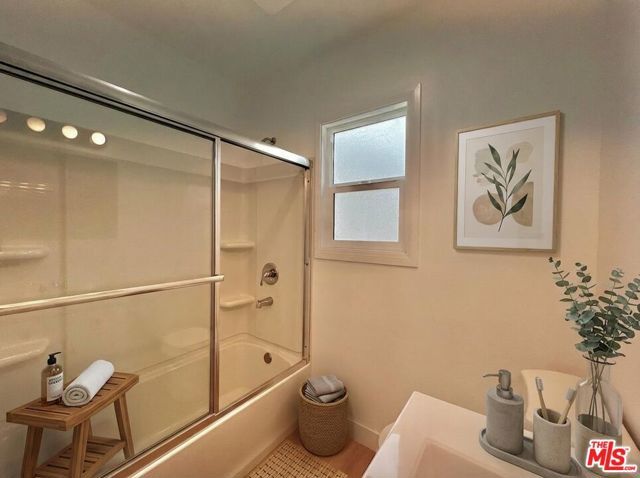 1321 N Normandie Avenue, Los Angeles, CA 90027