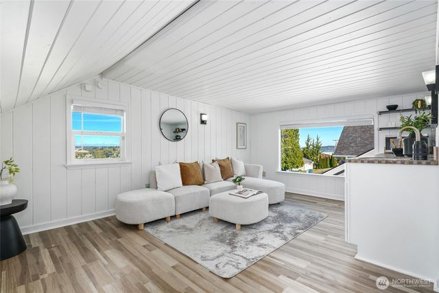 808 Renton Avenue S, Renton, WA 98057