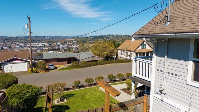 808 Renton Avenue S, Renton, WA 98057