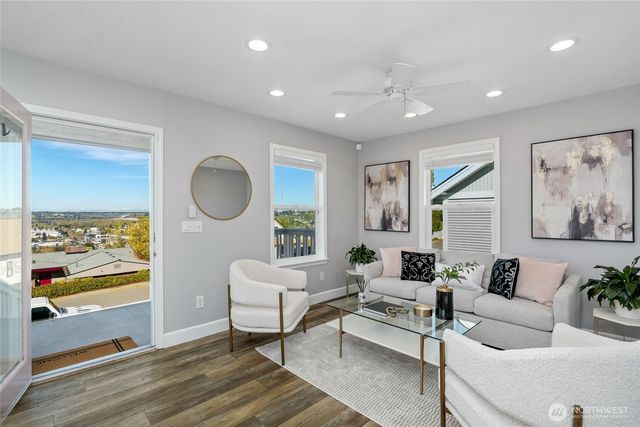 808 Renton Avenue S, Renton, WA 98057