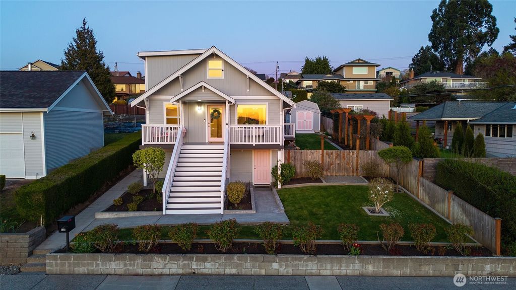 808 Renton Avenue S, Renton, WA 98057