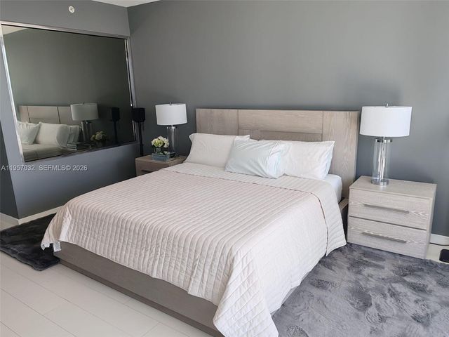 200 Biscayne Boulevard Way 3907, Miami, FL 33131