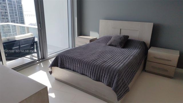 200 Biscayne Boulevard Way 3907, Miami, FL 33131