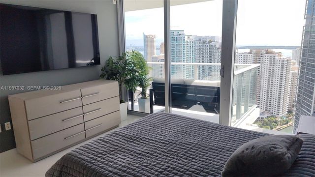 200 Biscayne Boulevard Way 3907, Miami, FL 33131