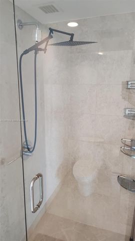 200 Biscayne Boulevard Way 3907, Miami, FL 33131