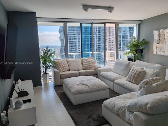 200 Biscayne Boulevard Way 3907, Miami, FL 33131