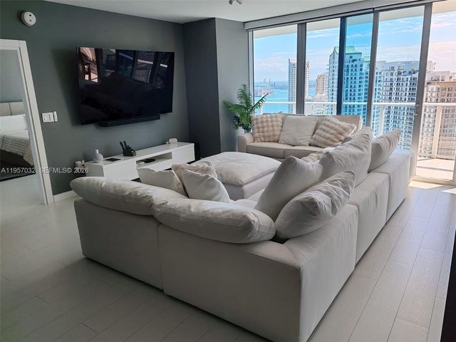 200 Biscayne Boulevard Way 3907, Miami, FL 33131