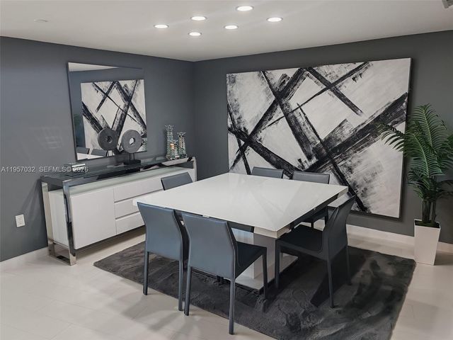 200 Biscayne Boulevard Way 3907, Miami, FL 33131