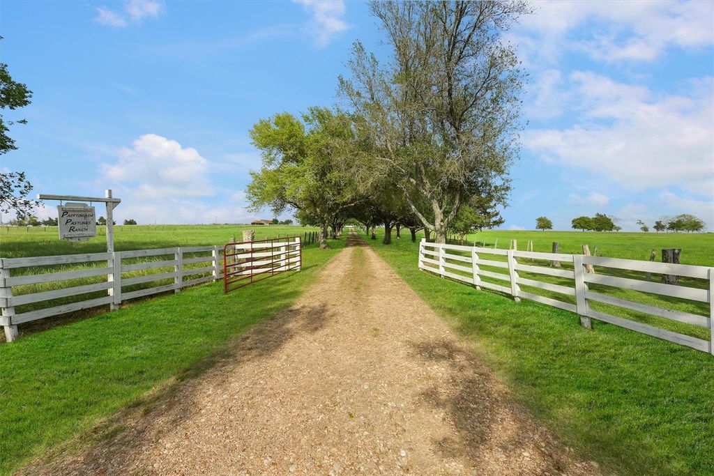 9058 Sam Houston RD, Brenham, TX 77833