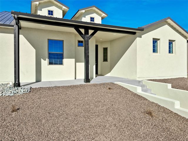 19 Flower Garland, Santa Fe, NM 87508