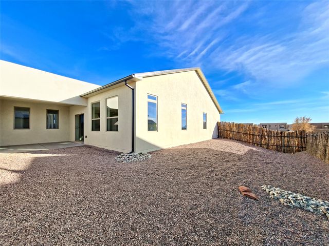 19 Flower Garland, Santa Fe, NM 87508