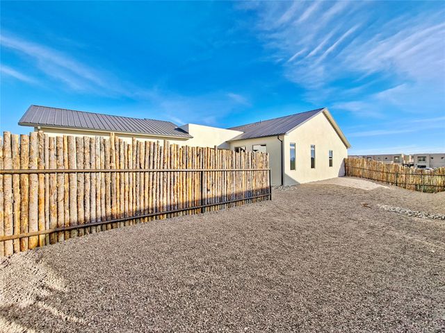 19 Flower Garland, Santa Fe, NM 87508