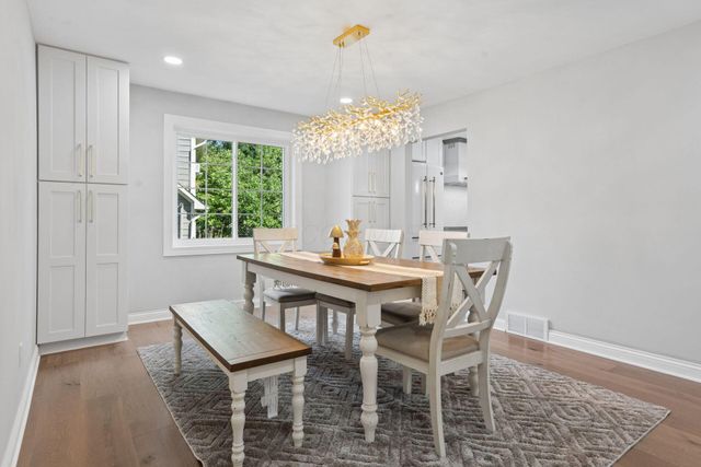 869 Bluff Ridge Drive, Worthington, OH 43235