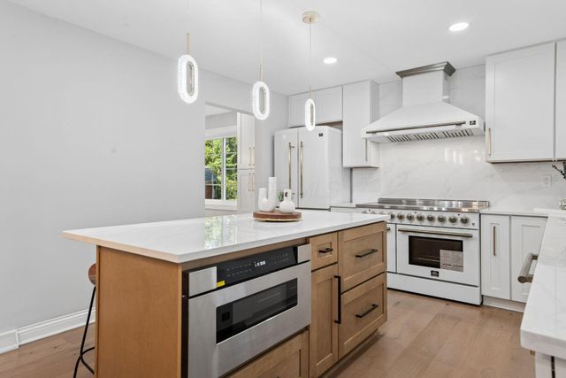 869 Bluff Ridge Drive, Worthington, OH 43235
