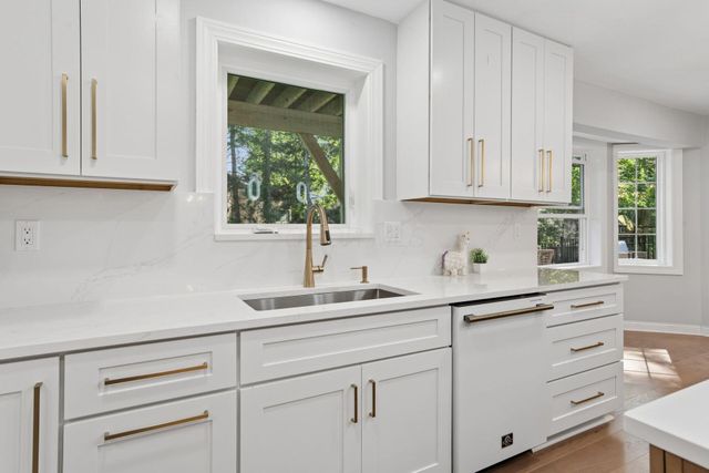 869 Bluff Ridge Drive, Worthington, OH 43235