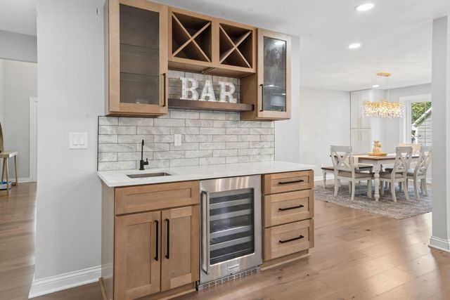 869 Bluff Ridge Drive, Worthington, OH 43235