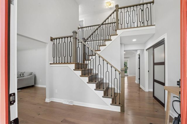 869 Bluff Ridge Drive, Worthington, OH 43235