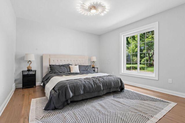 869 Bluff Ridge Drive, Worthington, OH 43235