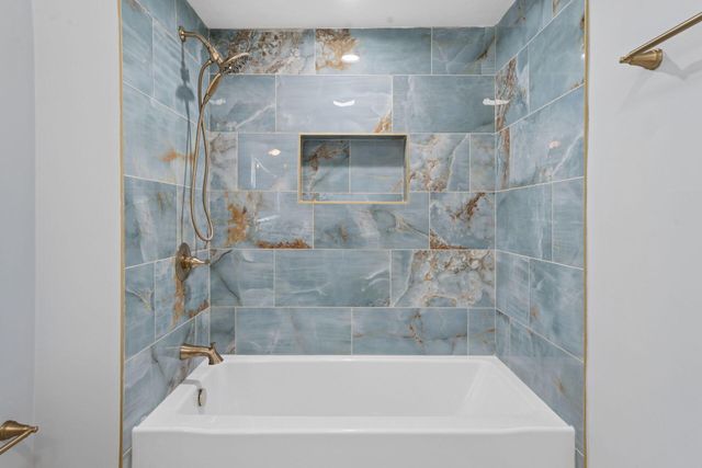 869 Bluff Ridge Drive, Worthington, OH 43235